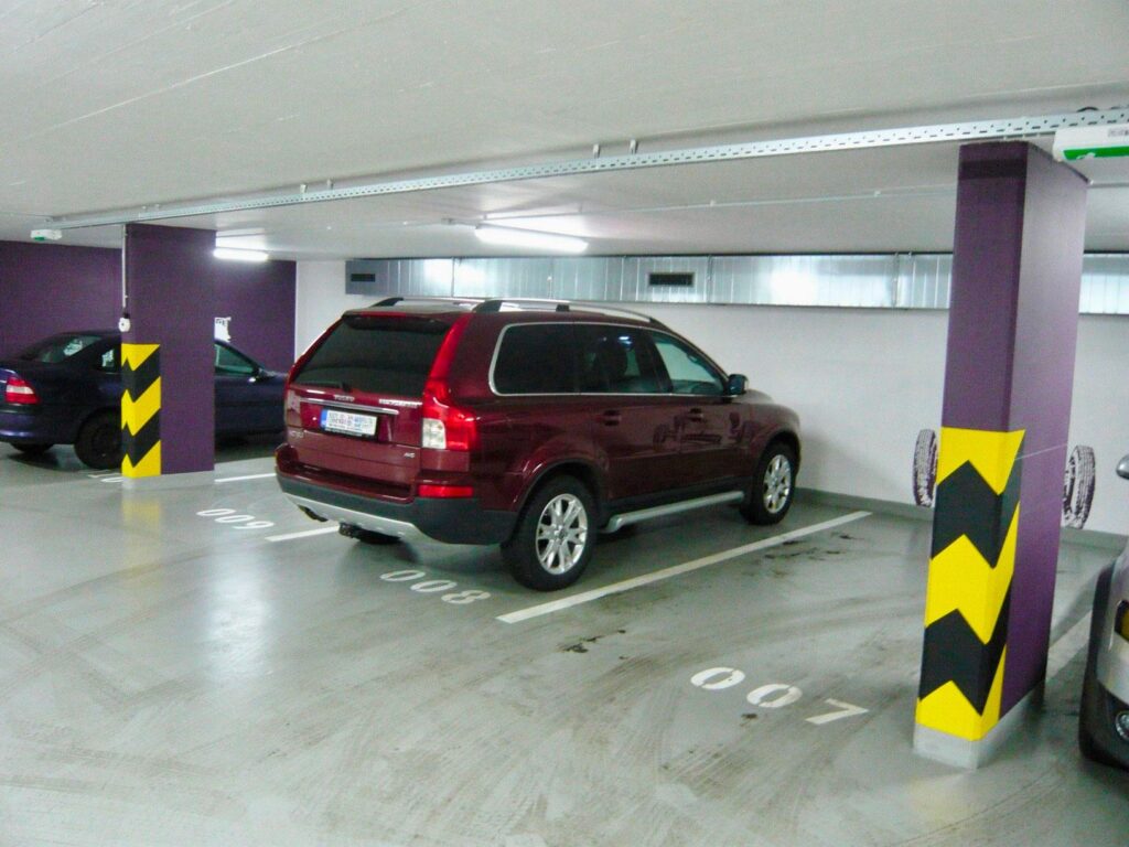 Pronájem garážového stání, 16 m2